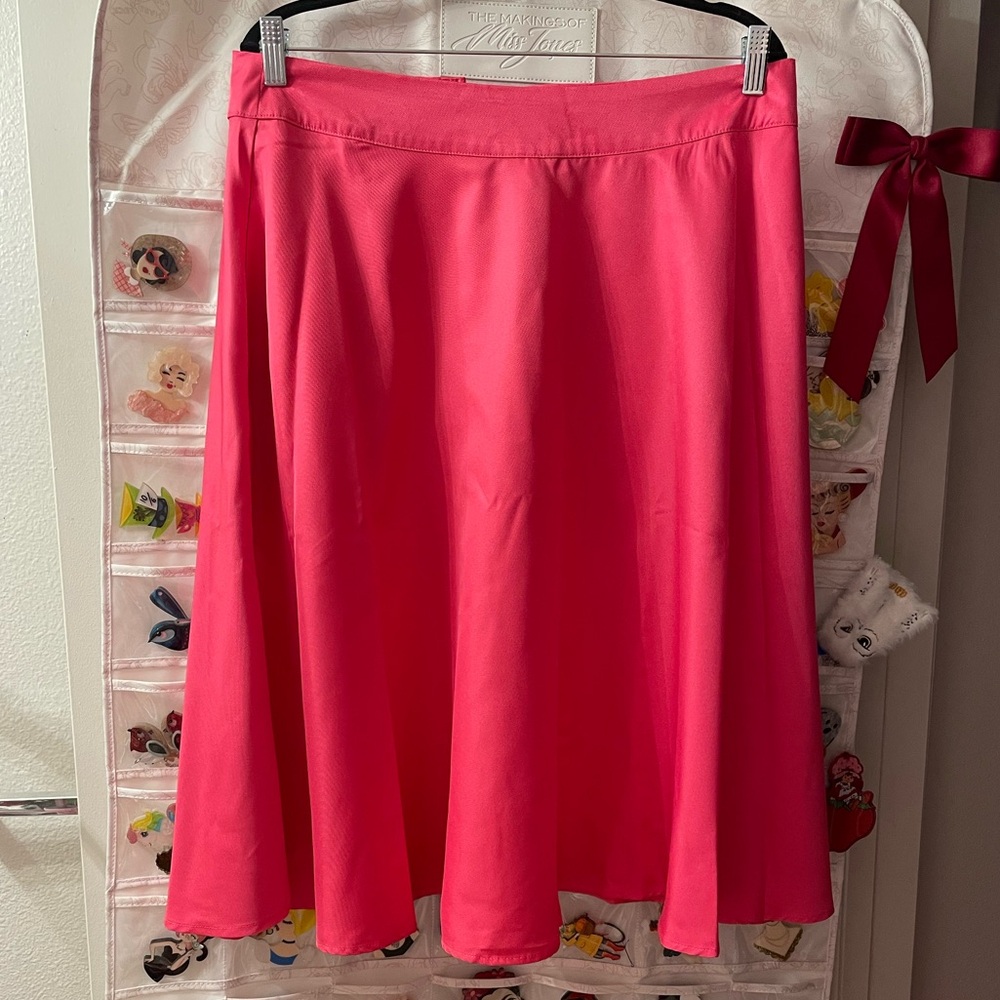 NWT Unique Vintage 1950s
Hot Pink High Waist
Vivian Swing Skirt - Picture 7 of 13